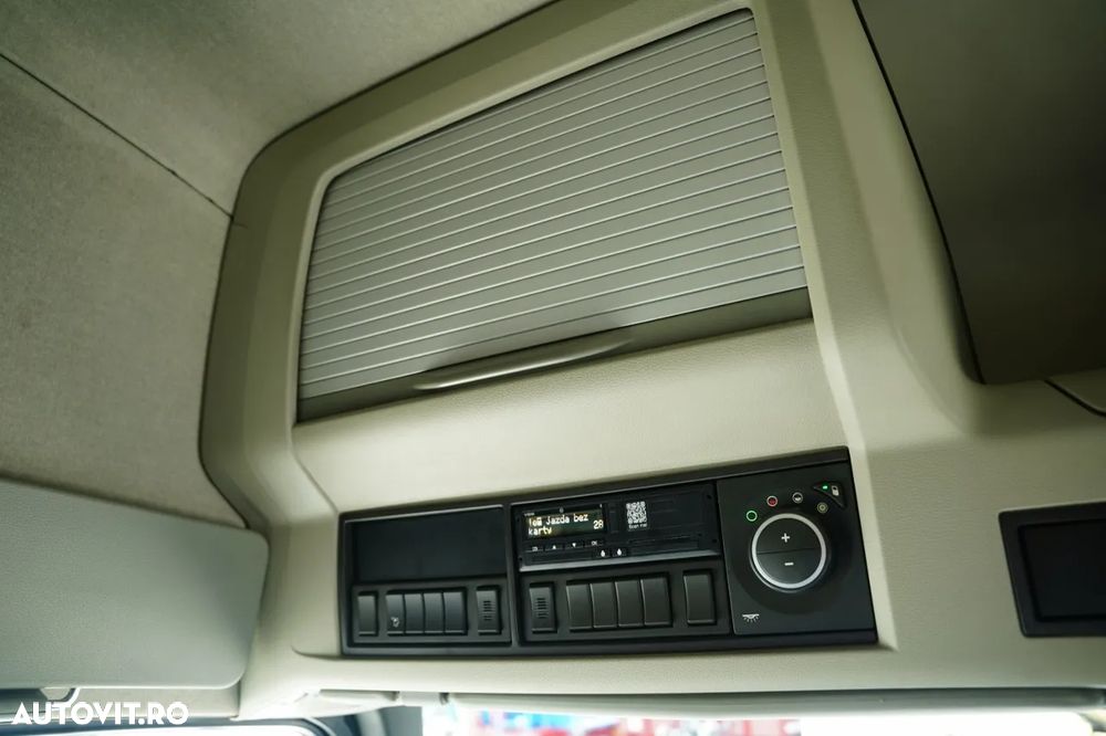 Volvo FM 370 / SOLO / CORTINĂ - 9,1 M / 6X2 / DHOLLANDIA LIFT - 2.000 KG / PODEA REZISTENTĂ / AER CONDIȚIONAT PARCARE / I-SHIFT / EURO 6 - 36