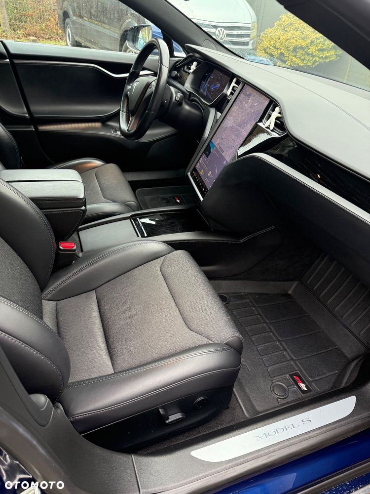 Tesla Model S - 16