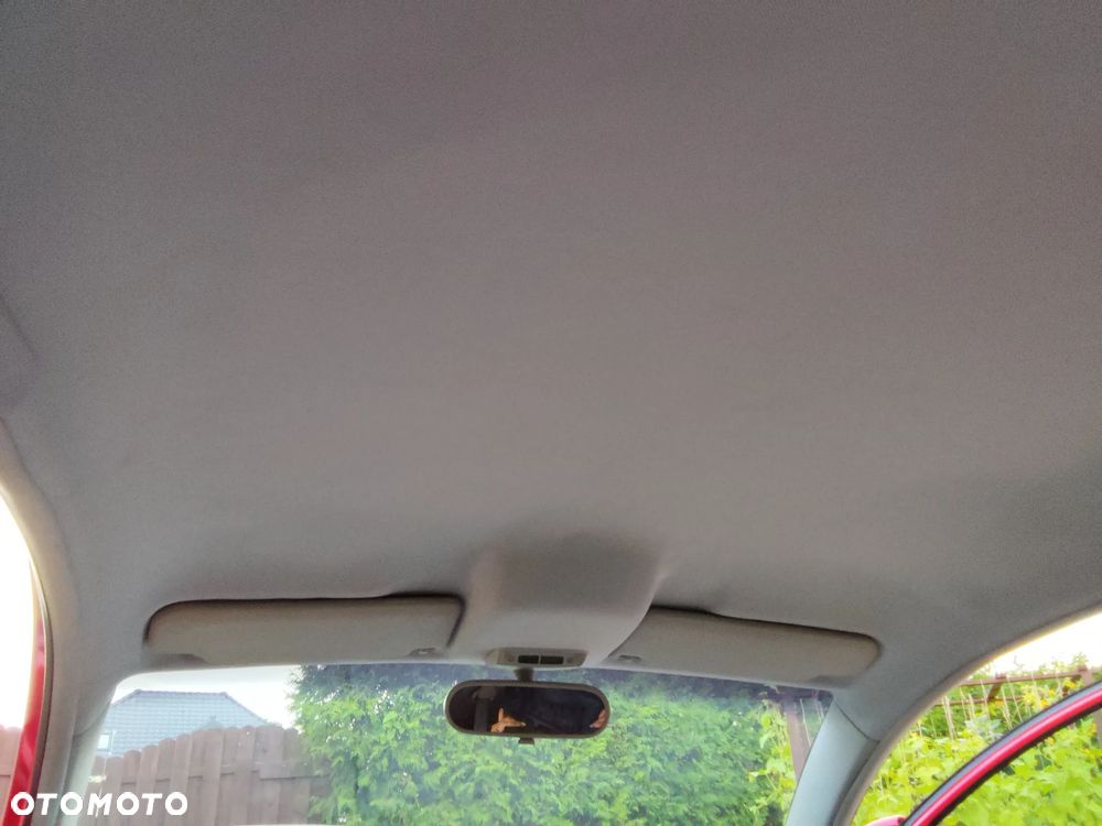 Volkswagen New Beetle - 5