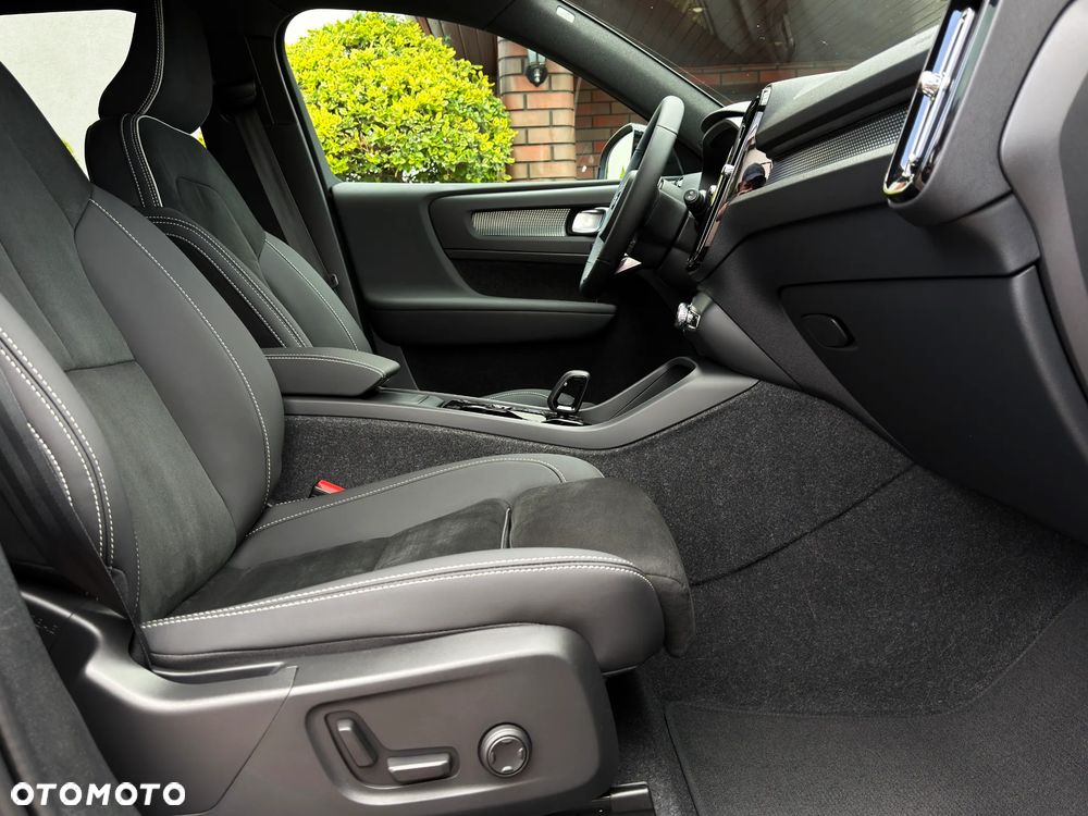 Volvo XC 40 B3 B DKG Ultra Black Edition - 8