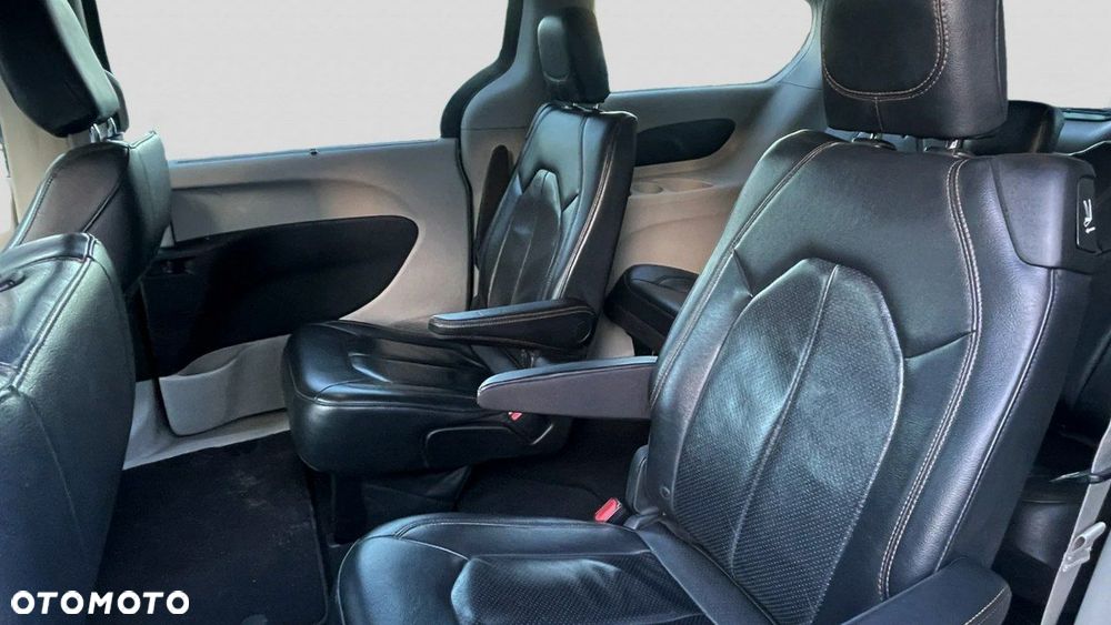 Chrysler Pacifica - 6