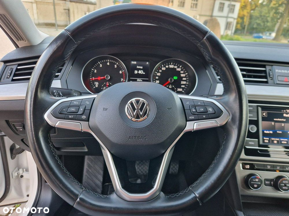 Volkswagen Passat - 24