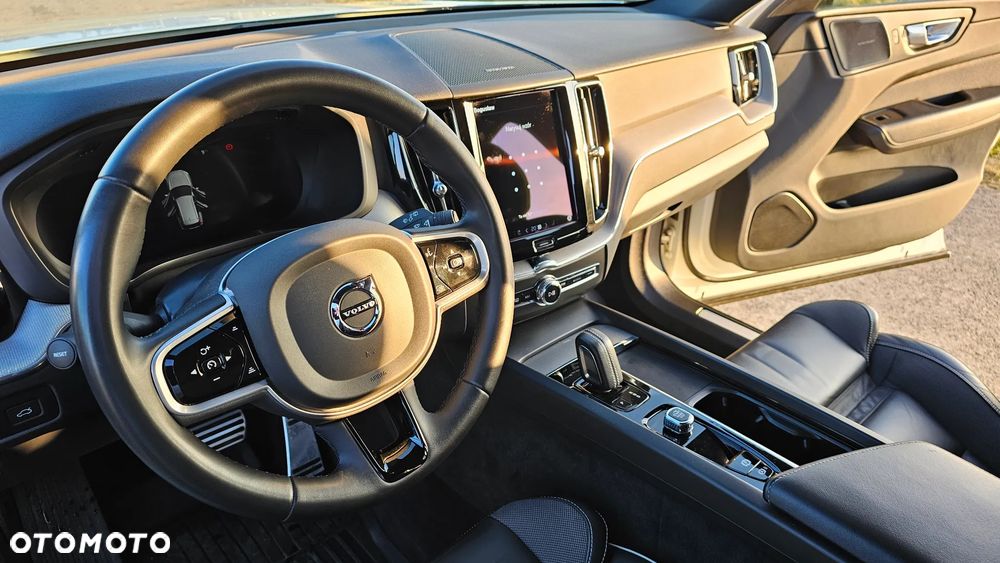 Volvo XC 60 B4 D AWD R-Design - 5