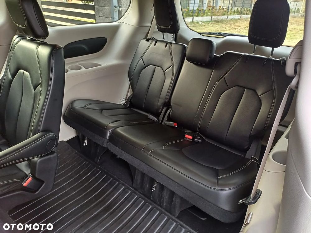 Chrysler Pacifica - 21