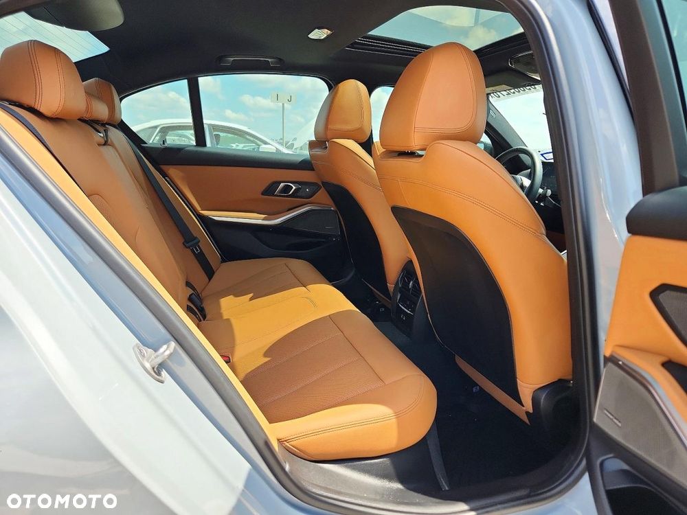 BMW Seria 3 330i Edition Luxury Line Purity - 11