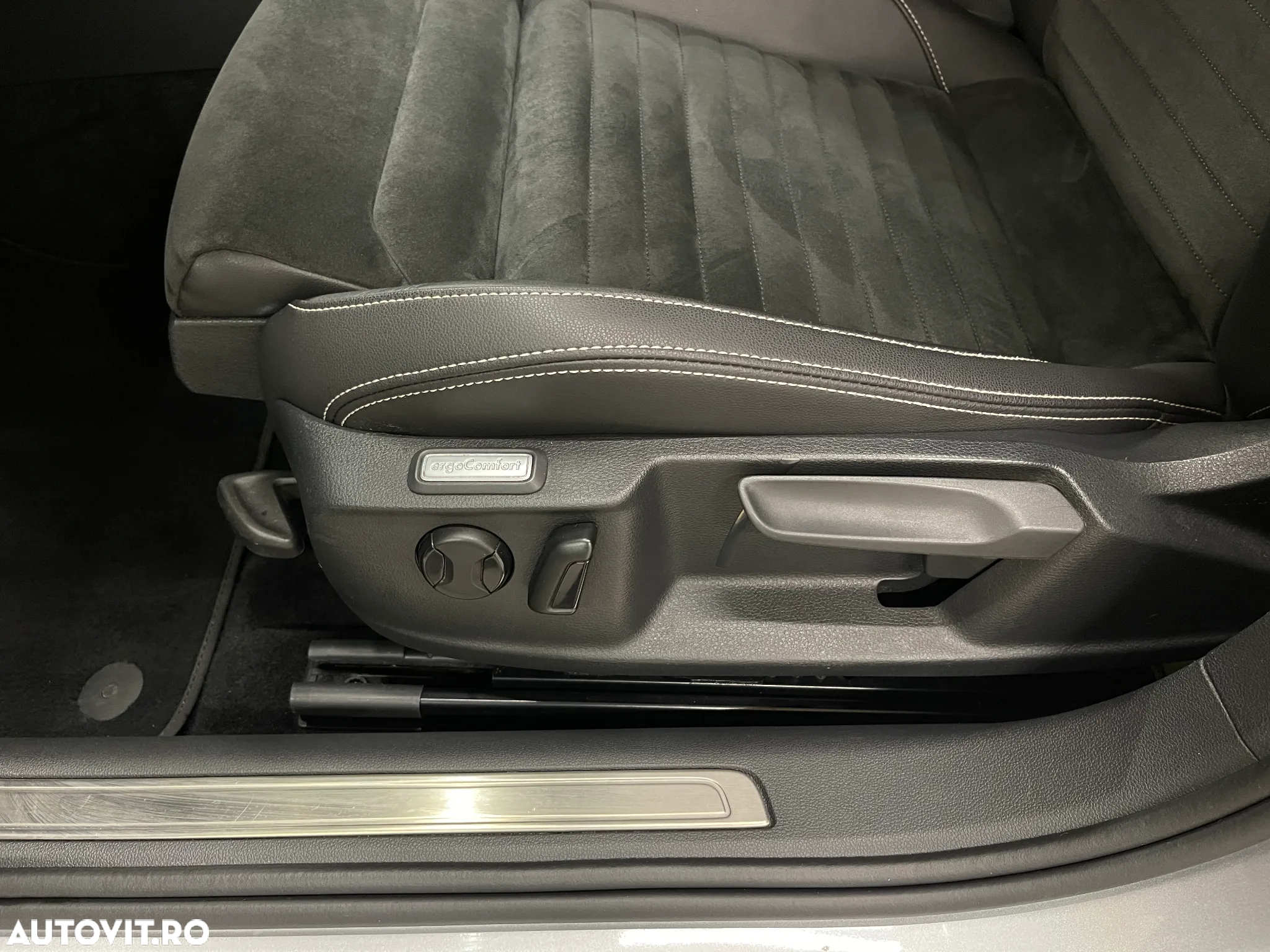 Volkswagen Passat 2.0 TDI DSG Highline - 23