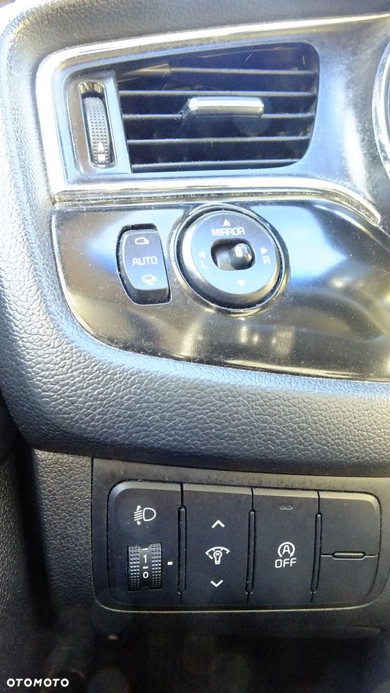 Kia Ceed - 33