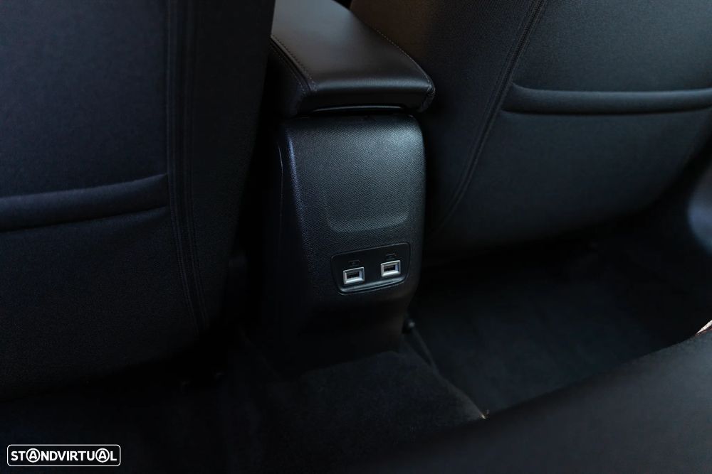 Peugeot e-208 - 19