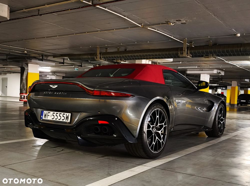 Aston Martin Vantage - 8