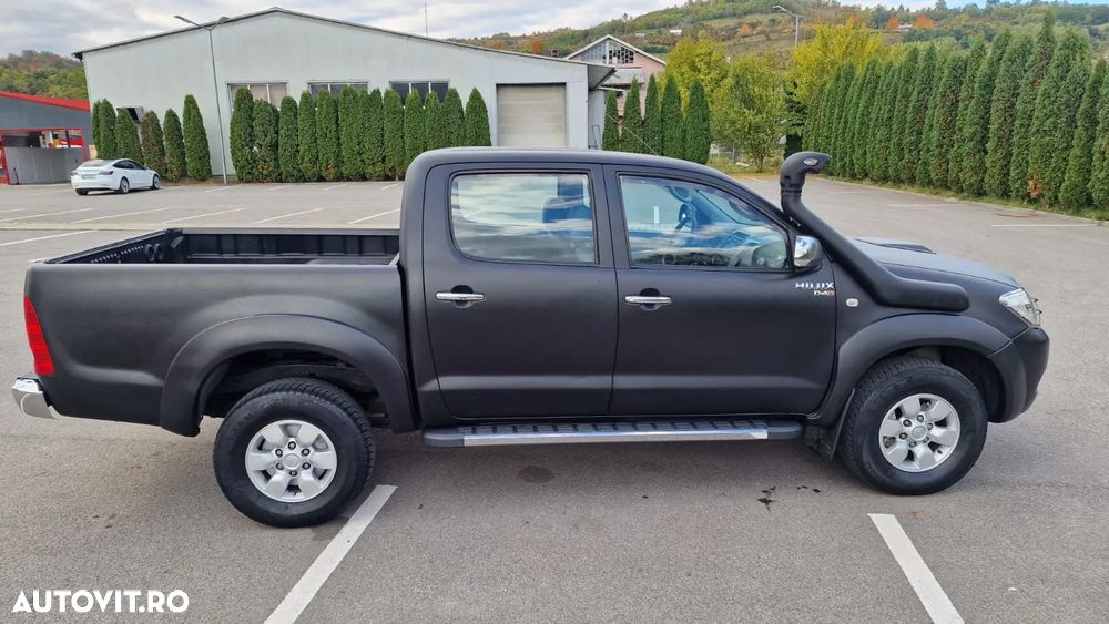 Toyota Hilux 4x4 Double Cab - 9