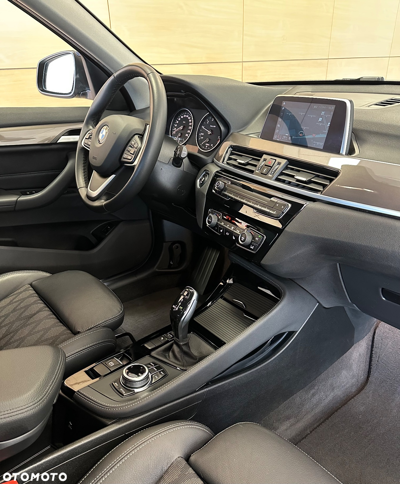 BMW X1 sDrive18i xLine - 9