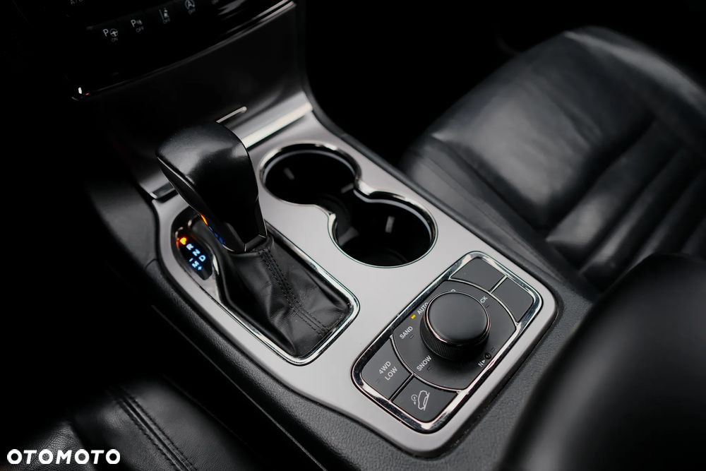 Jeep Grand Cherokee - 30