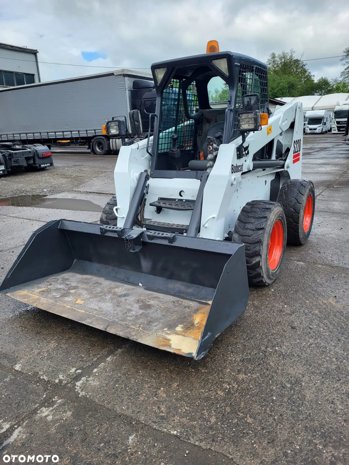 Bobcat S220 - 5