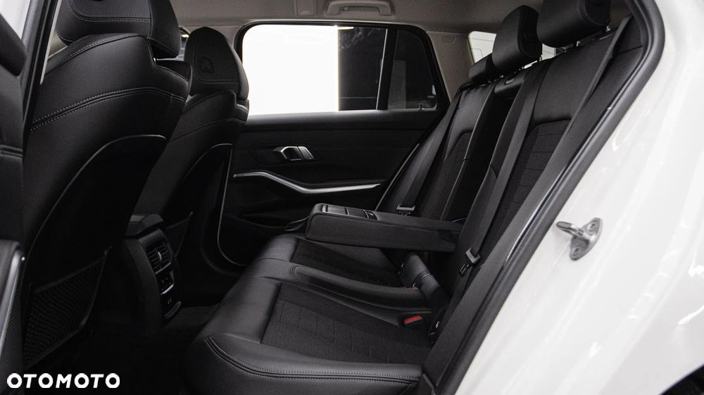 BMW Seria 3 320i Sport Line - 20