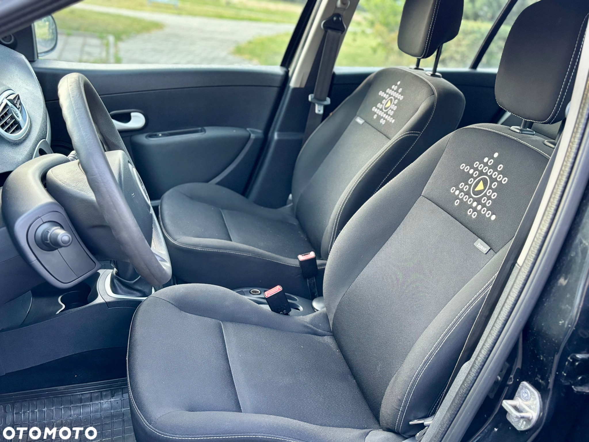 Renault Clio 1.2 16V 75 Yahoo - 8