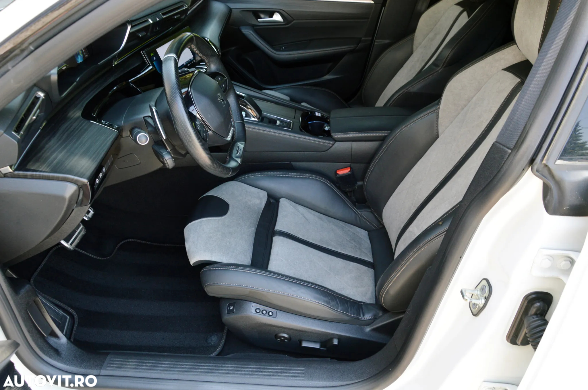 Peugeot 508 Hybrid 225 e-EAT8 GT - 11