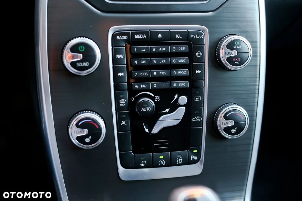 Volvo XC 70 D4 Momentum - 24