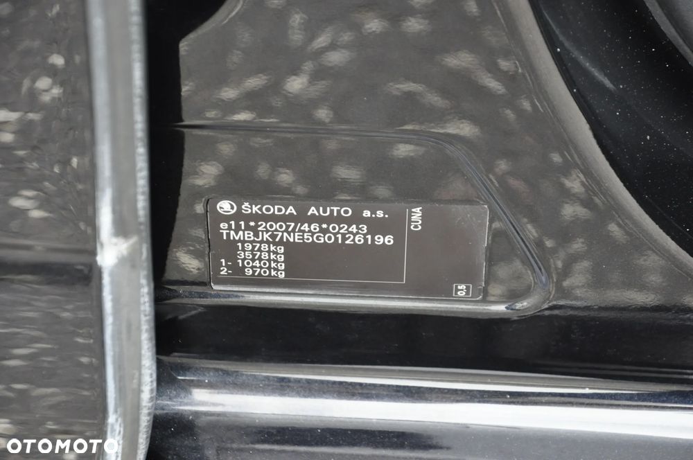 Skoda Octavia 2.0 TDI DSG RS - 19