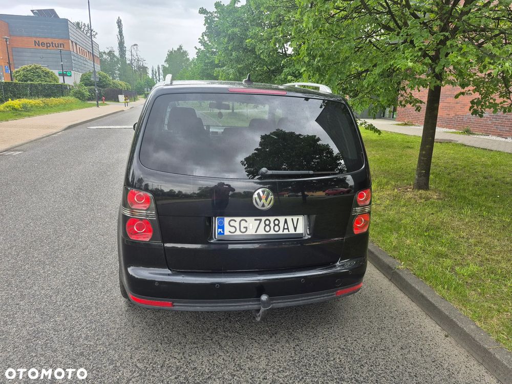 Volkswagen Touran 2.0 TDI Highline - 14
