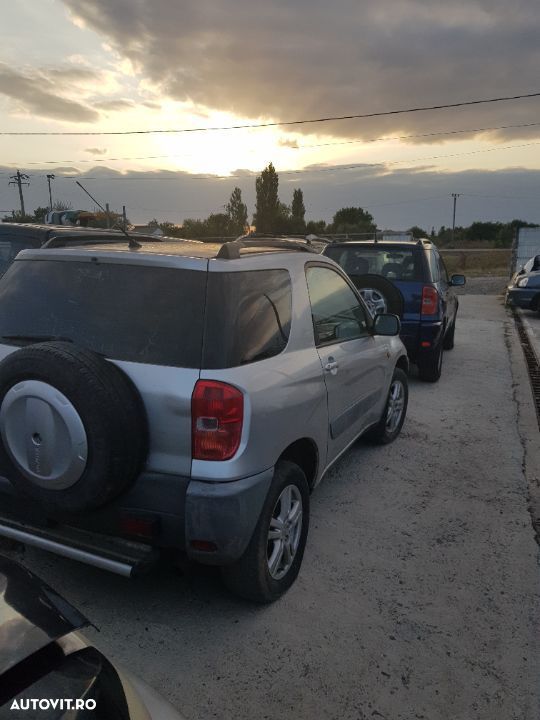 Dezmembrez toyota rav 4  fabr 2001 si 2003 ,1,8 benzina 2wd - 2