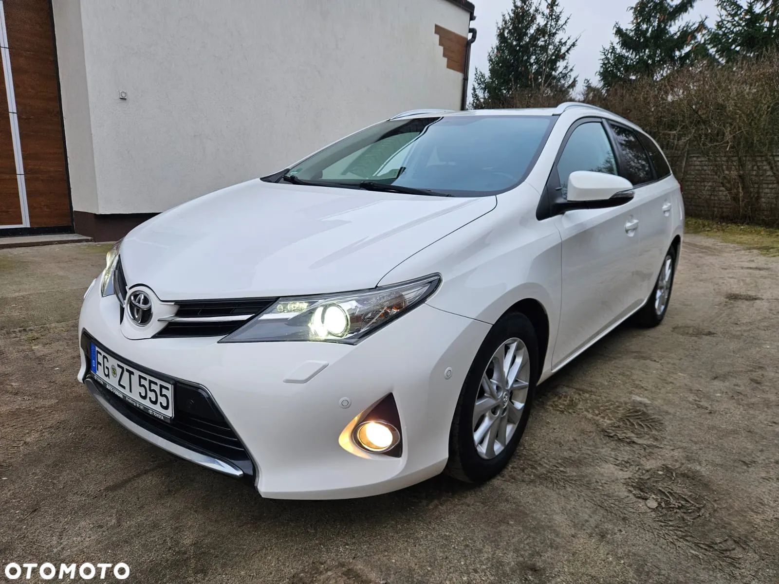 Toyota Auris 1.4 D-4D Touring Sports - 1