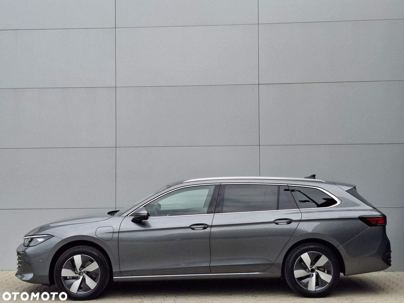 Volkswagen Passat - 4