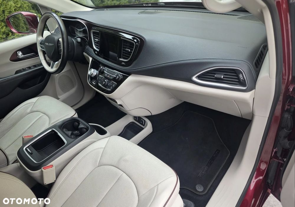 Chrysler Pacifica - 13