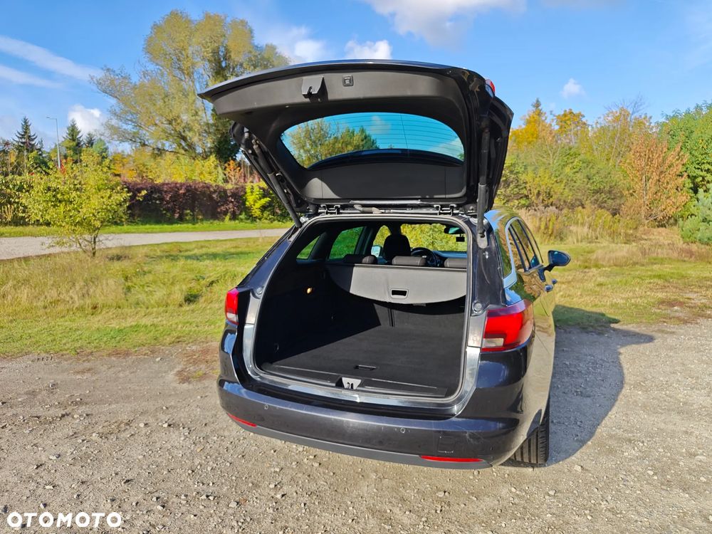 Opel Astra 1.4 T Dynamic S&S - 18