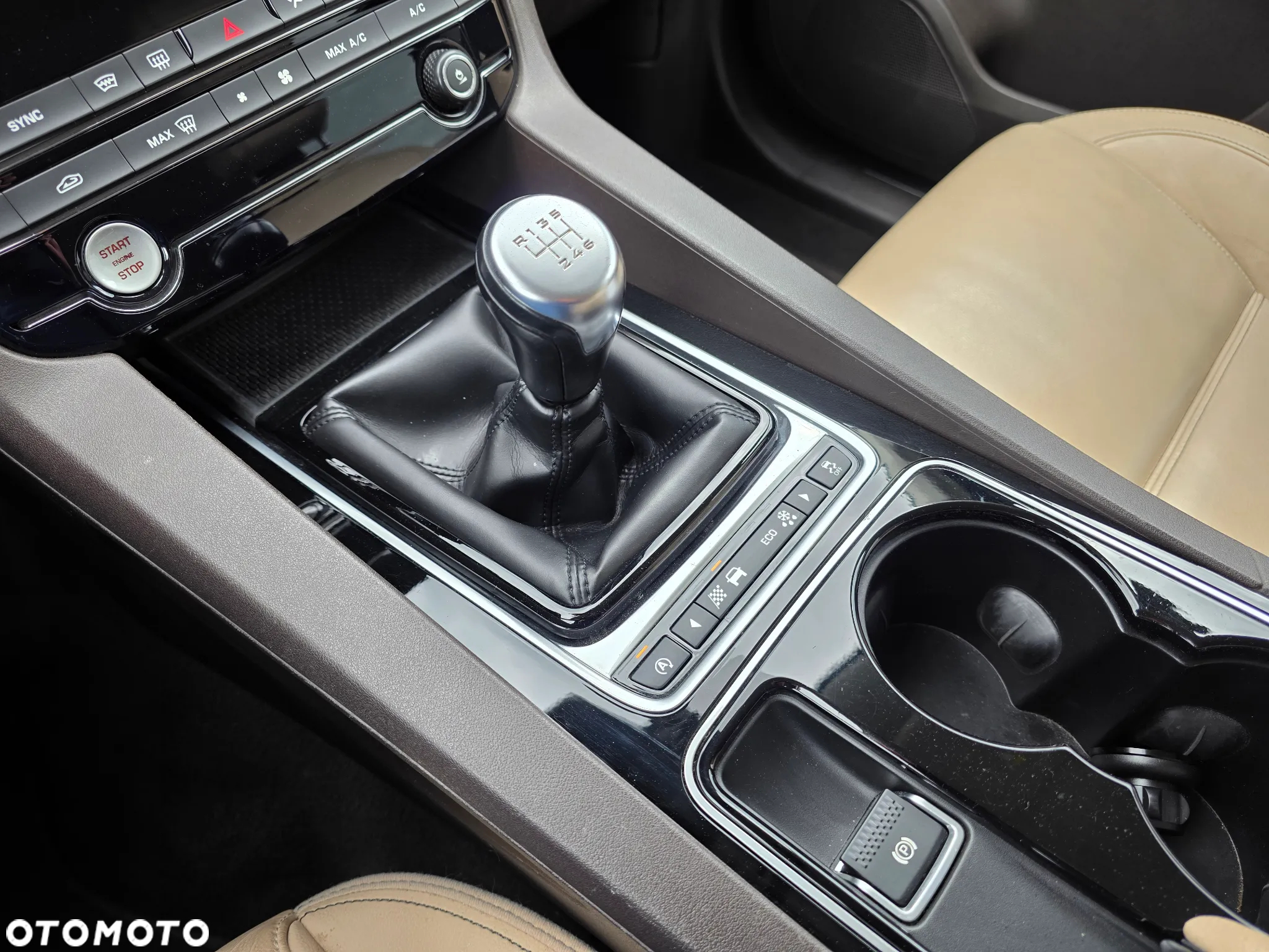 Jaguar F-Pace - 16