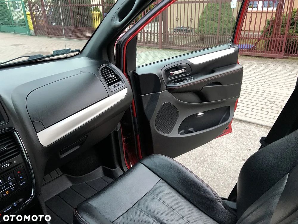 Dodge Grand Caravan 3.6 R/T - 37