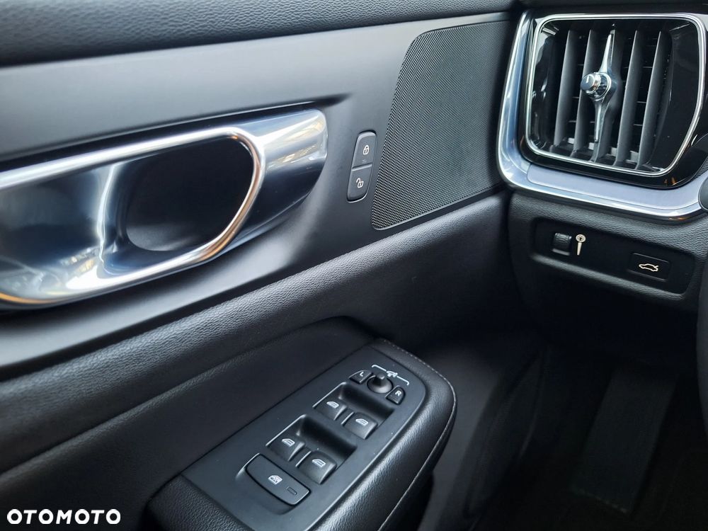 Volvo V60 D4 Momentum Pro - 29