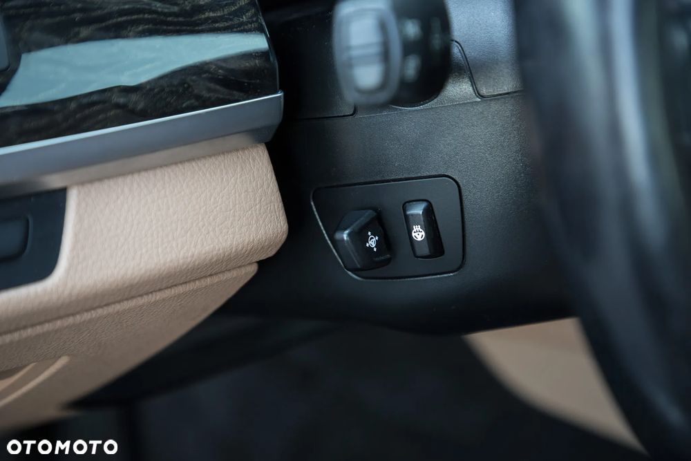 BMW Seria 7 740d xDrive - 31