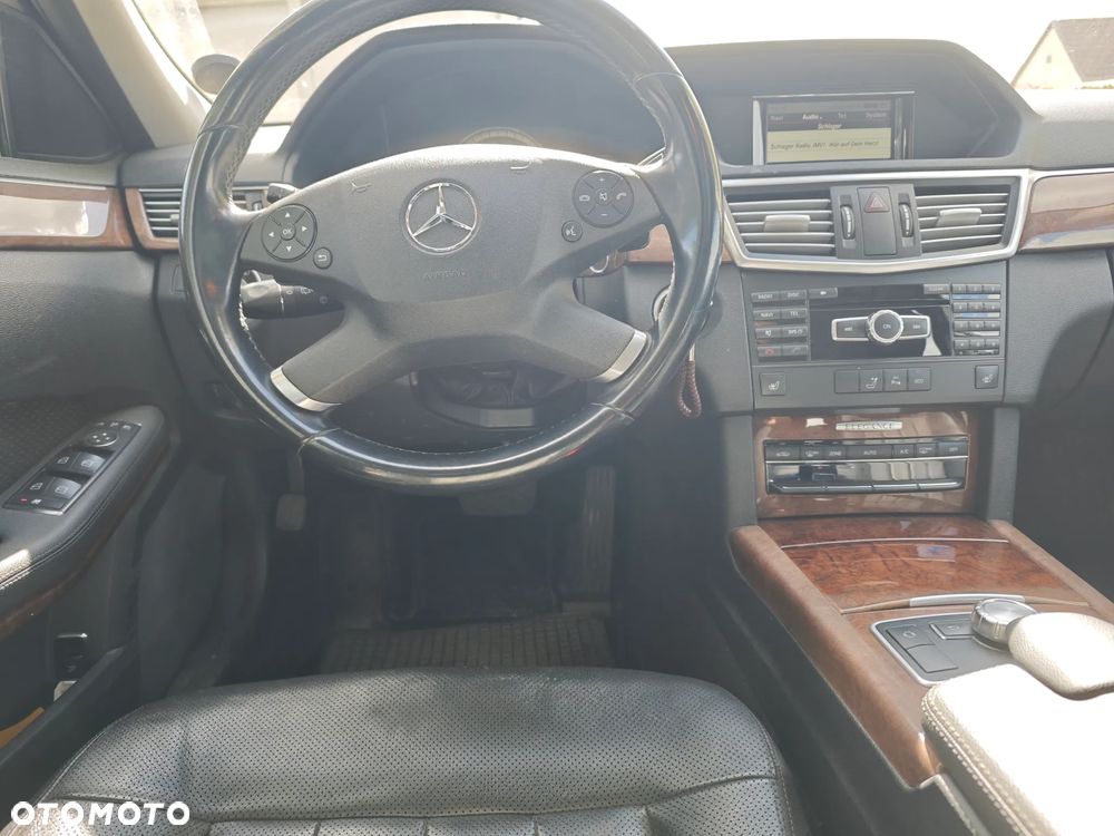 Mercedes-Benz Klasa E 220 CDI DPF BlueEFFICIENCY 7G-TRONIC Elegance - 8