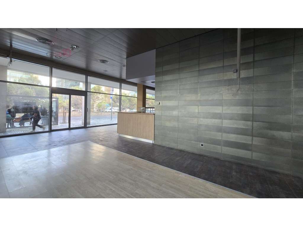 Arrenda-se excelente espaço comercial no Parque das Nações - Grande imagem: 4/43