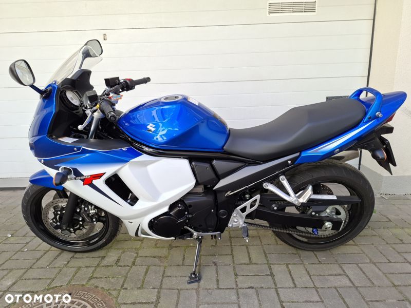 Suzuki GSX - 2