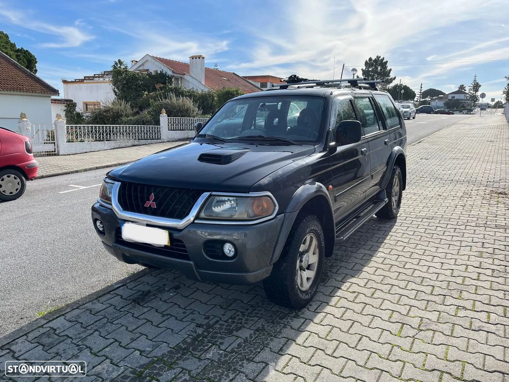 Mitsubishi Pajero Sport 2.5 TD GLS - 1