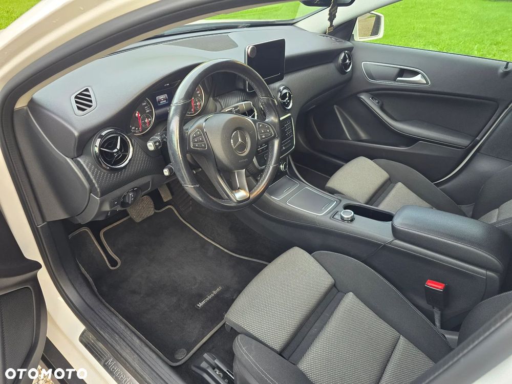 Mercedes-Benz GLA 180 7G-DCT - 6