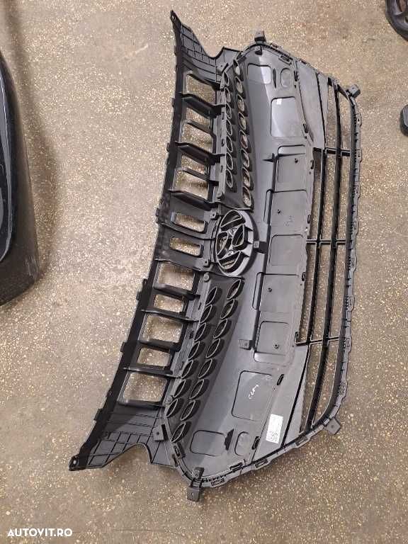 Grila radiator NOUA ORIGINALA Hyundai i30 an 2012-2017 - 2