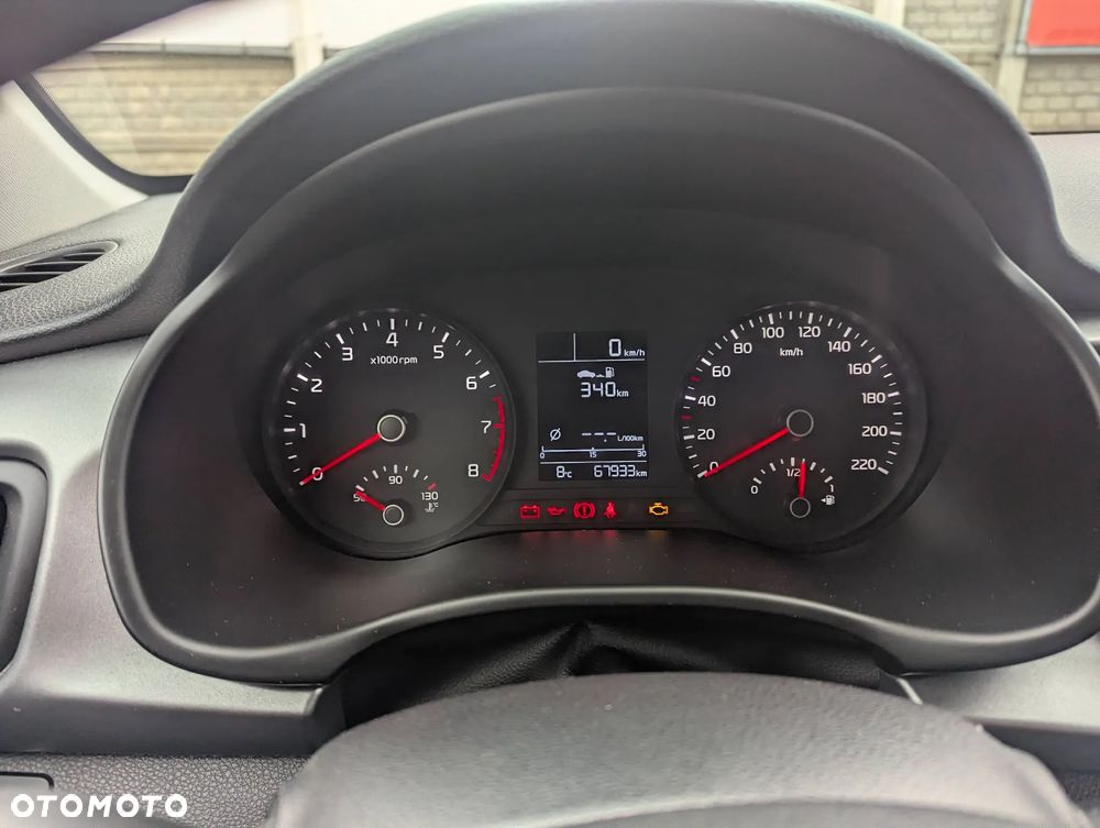 Kia Rio 1.2 L - 6