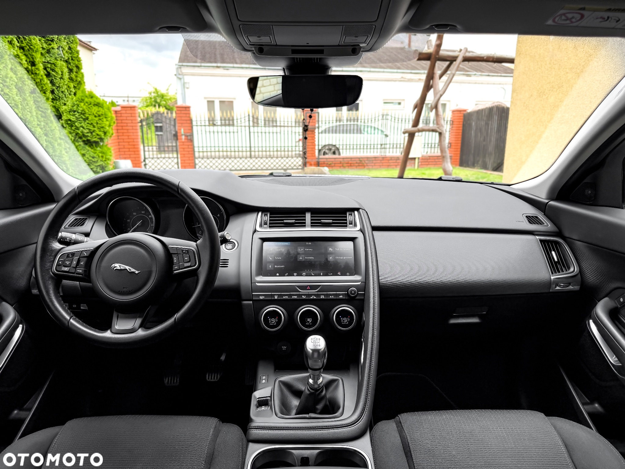 Jaguar E-Pace - 17