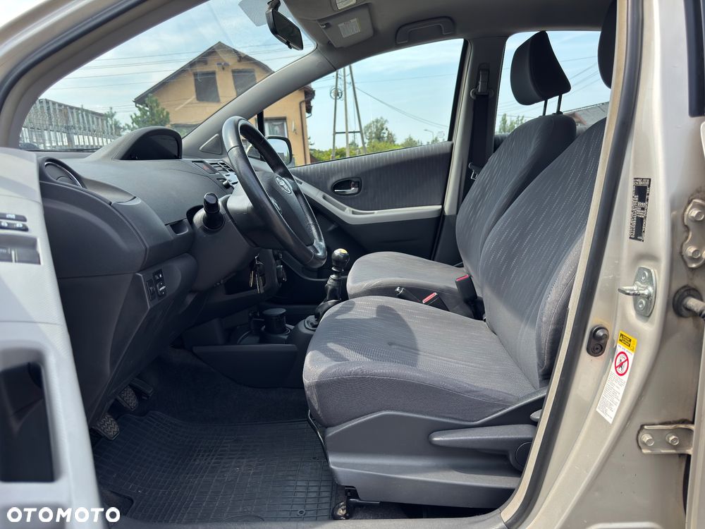 Toyota Yaris 1.33 Sol - 13