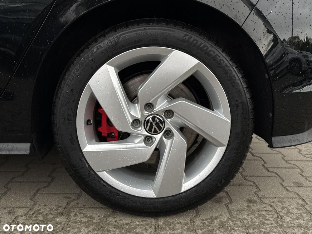 Volkswagen Golf - 25