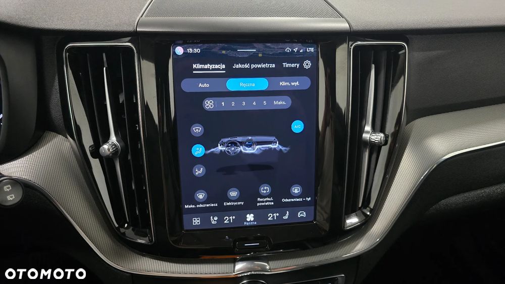 Volvo XC 60 B4 D AWD Ultimate Dark - 28