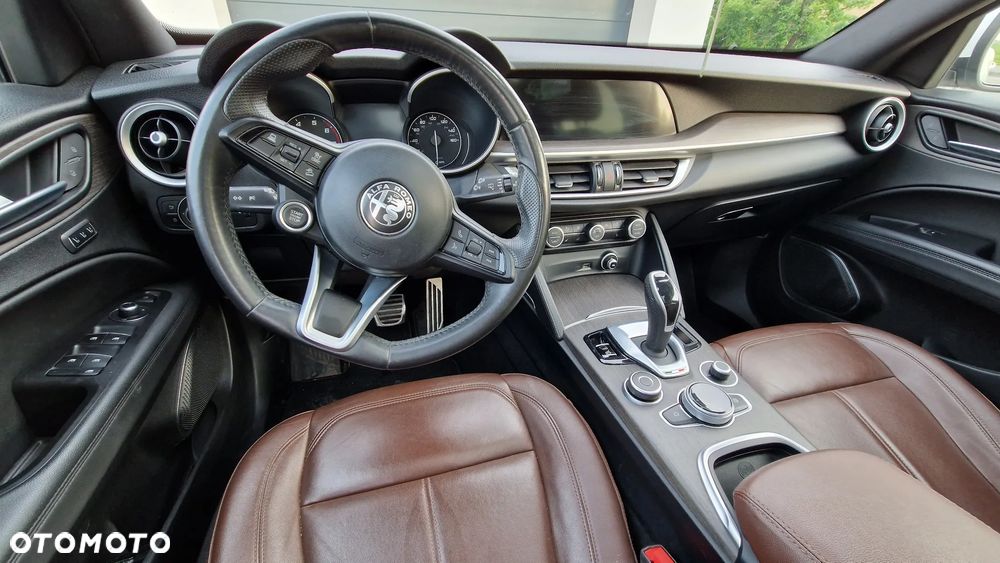 Alfa Romeo Stelvio 2.0 Turbo 16V AT8-Q4 Ti - 9