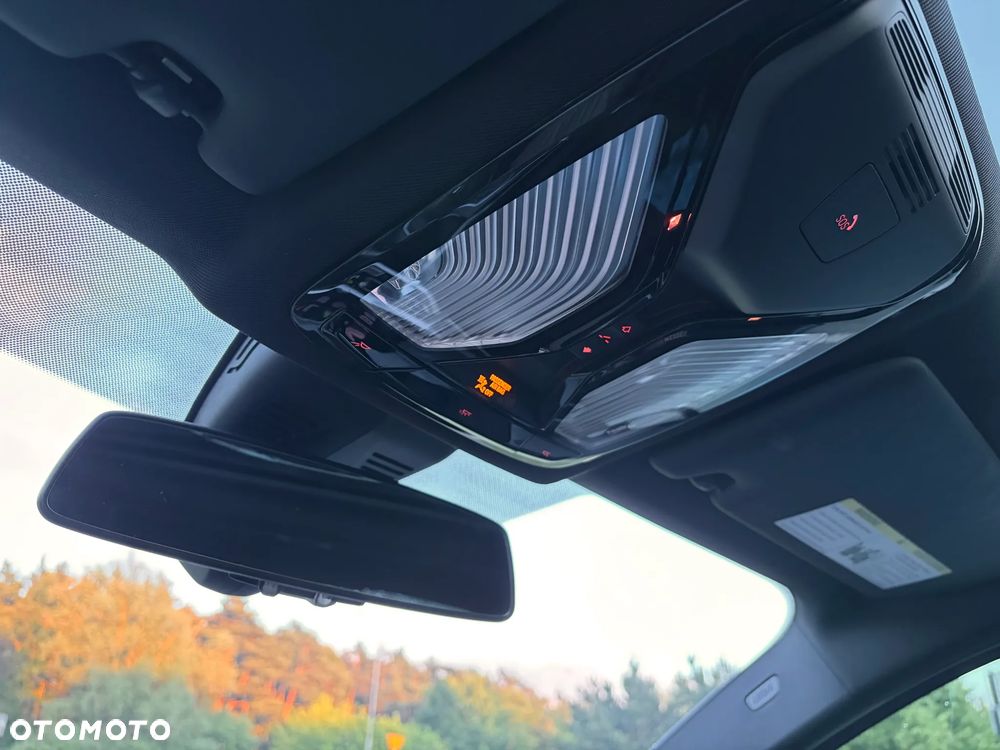 BMW Seria 3 330e M Sport - 25