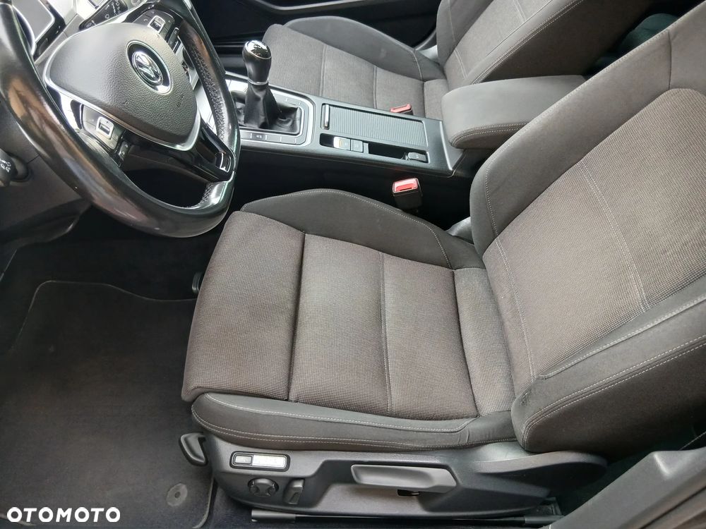 Volkswagen Passat 2.0 TDI (BlueMotion Technology) Comfortline - 11