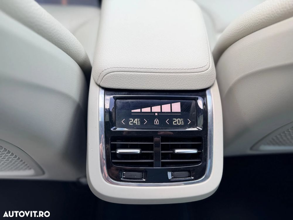 Volvo XC 60 B4 D AWD Geartronic Momentum Pro - 14