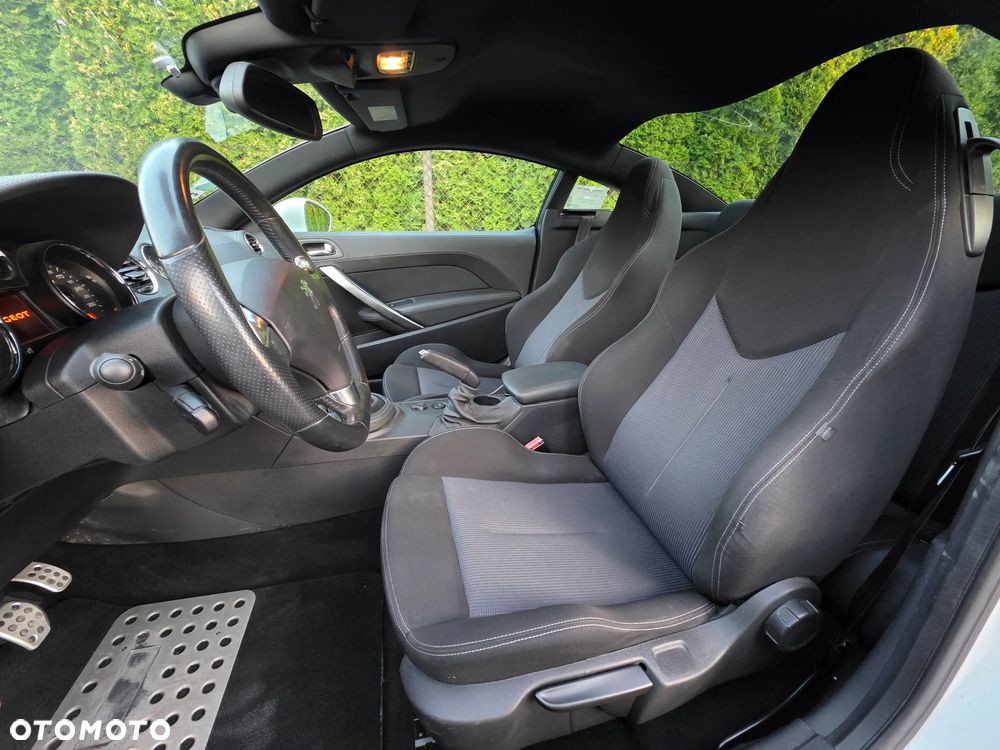 Peugeot RCZ 2.0 HDi FAP 160 - 10