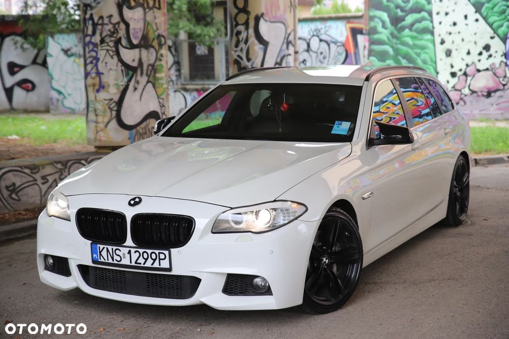 BMW Seria 5 525d xDrive - 11