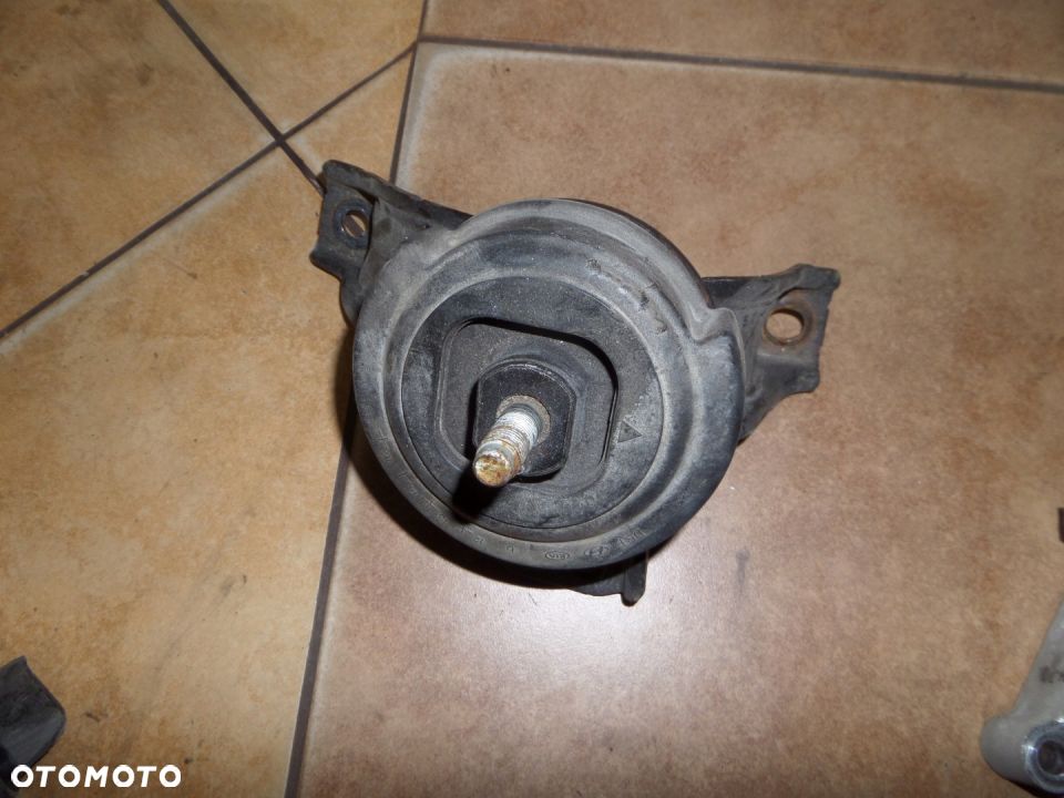 8870 PODUSZKA SANTA FE III 15- 2.2 CRDI - 1